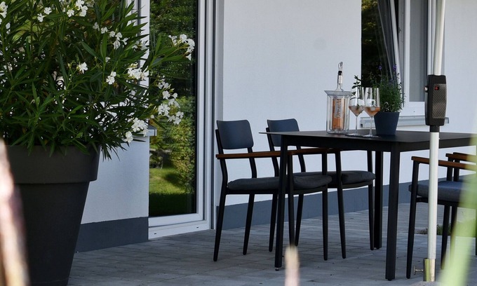 Weissensberg Apartment | Holiday Apartment 'Quartier Wellant' with Private Terrace, Private Garden and Wi-Fi