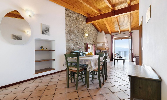 Oldesio Apartment | Holiday Apartment 'Rustico Spagnol 4' with Lake View, Pool & Wi-Fi