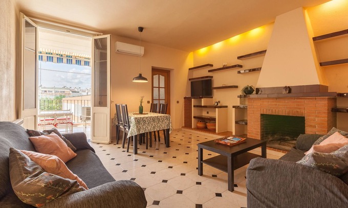 Mataro Apartment | Holiday Apartment "Sant Pere" with Private Terrace, Balcony & Wi-Fi