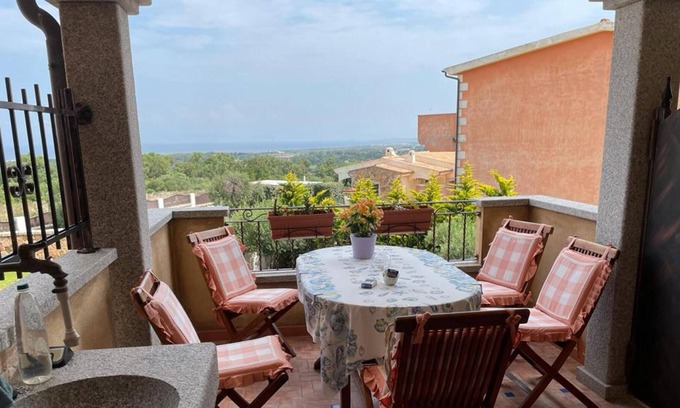 La Muddizza Apartment | Holiday Apartment "Smeraldo" with Sea View, Private Terrace & A/C