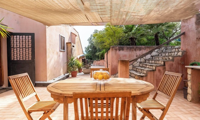 Torre di Bari Apartment | Holiday Apartment Ulivi in Villa Belvedere close to the Beach