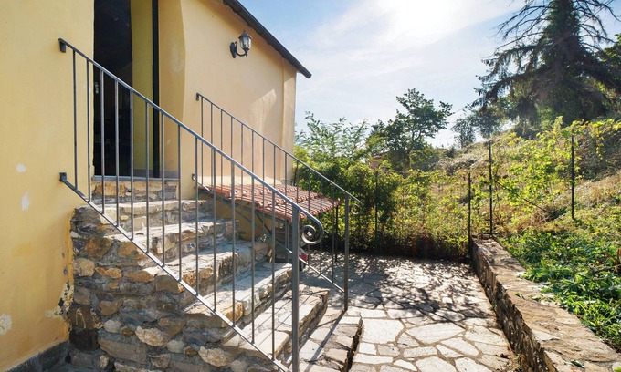 Ville San Pietro Apartment | Holiday Apartment "Villa Nel Borgo" with Mountain View, Private Terrace & Private Garden