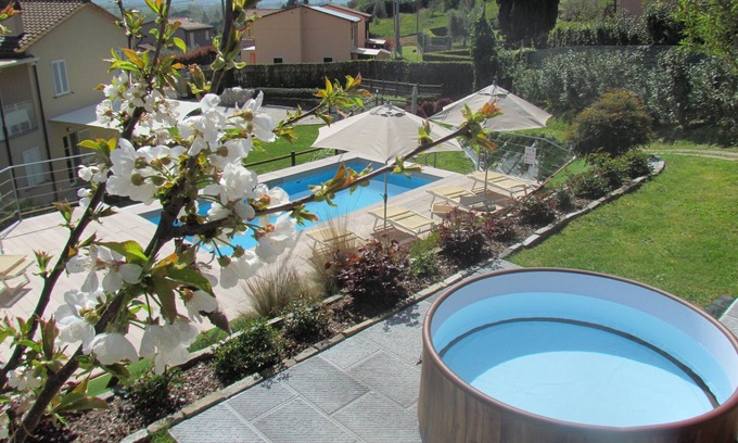Castelvecchio Apartment | Holiday apartment with pool & garden in Lucca countryside