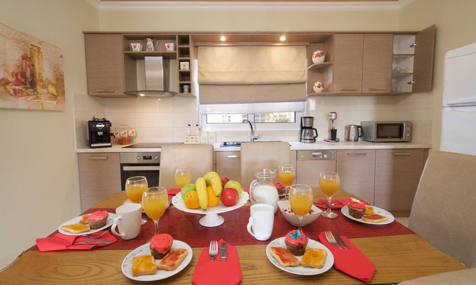 Razata Apartment | Holiday apartment with a big garden - "Madalenas"- Ideal for family