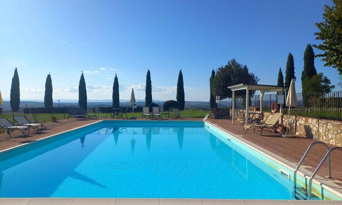 Asciano Apartment | Holiday apartment with outdoor swimming pool