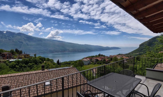 Tignale Apartment | Holiday apartment with view onto Lake Garda