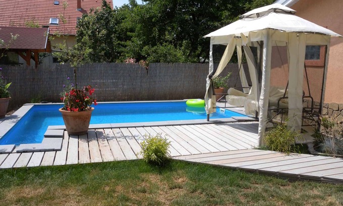 Siofok-Sosto Apartment | Holiday apartment with pool and air conditioning