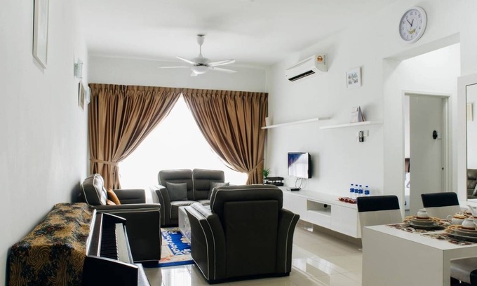 Central District Apartment | Holiday Condo located in Danga Bay