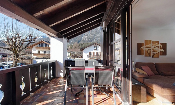 Garmisch-Partenkirchen Apartment | Holiday Apartment "Christina" with Mountain View, WLAN & Balcony