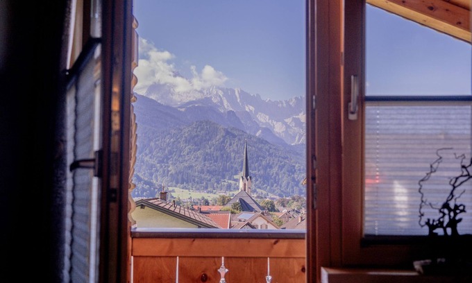 Garmisch-Partenkirchen Apartment | Holiday Apartment 'Broathack' with Mountain View, Balcony and Wi-Fi