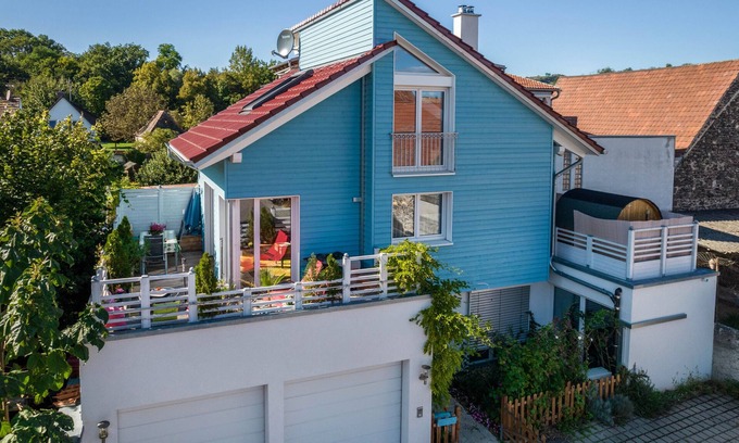Sasbach am Kaiserstuhl House | Holiday Home 'Haus Himmelblick' with private sauna an WIFI
