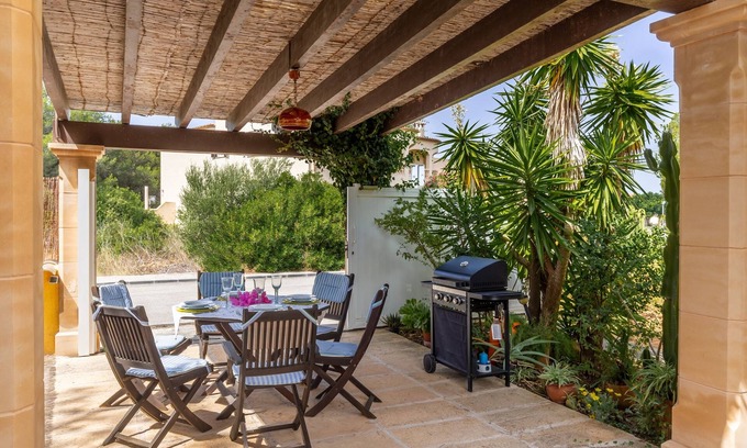 Urbanizacion S'Estanyol House | Holiday Home 'S Estanyol' with Sea View, Wi-Fi and Air Conditioning