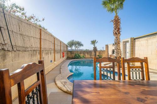 Xewkija House | Holiday Farmhouse with Private Pool