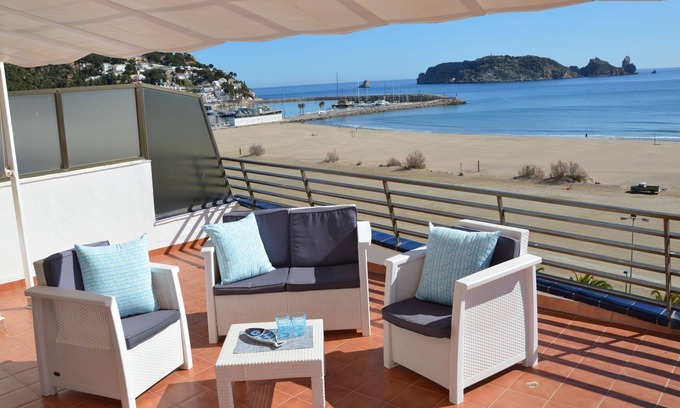 L'Estartit Apartment | Holiday flat 'Catalonia Atico' near the beach with terrace and air conditioning