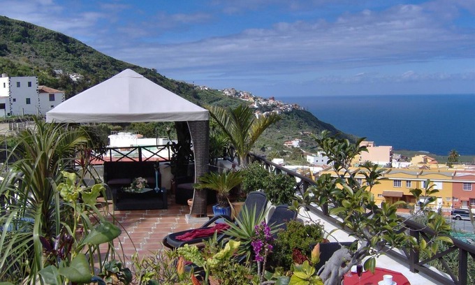 El Guincho Apartment | Holiday flat "Apartamentos Monasterio de San Antonio No. 3" with wifi and sea view - Adults only