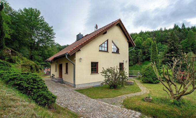 Luckendorf House | Holiday Home 'Ferienhaus 'zum Zaunkönig' with Private Terrace, Private Garden and Wi-Fi