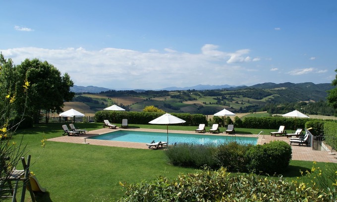 Montone House | Holiday Home in Montone with Pool & Terrace