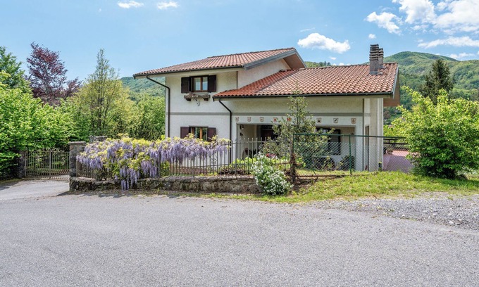 Campo Tizzoro House | Holiday Home 'Lolli' with Private Terrace, Private Garden and Wi-Fi