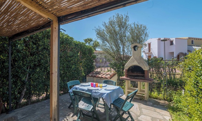 Case Peschiera-Lu Fraili House | Holiday Home 'Villetta Sarda' with Private Terrace and Air Conditioning