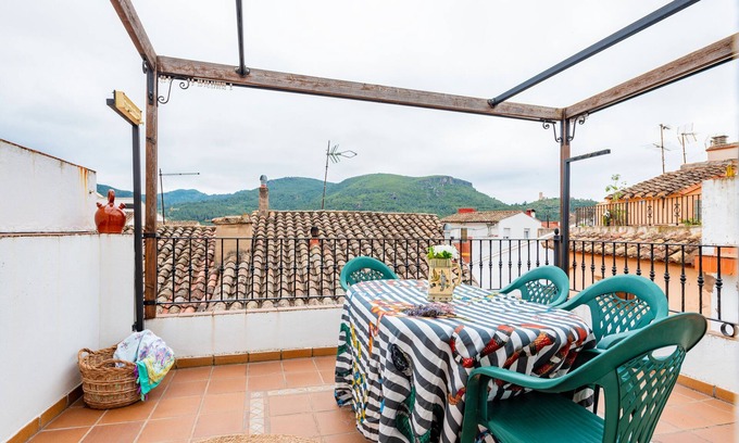 Algimia de Almonacid House | Holiday Home 'La Casita De La Dormilona' with Mountain View, Wi-Fi and Air Conditioning