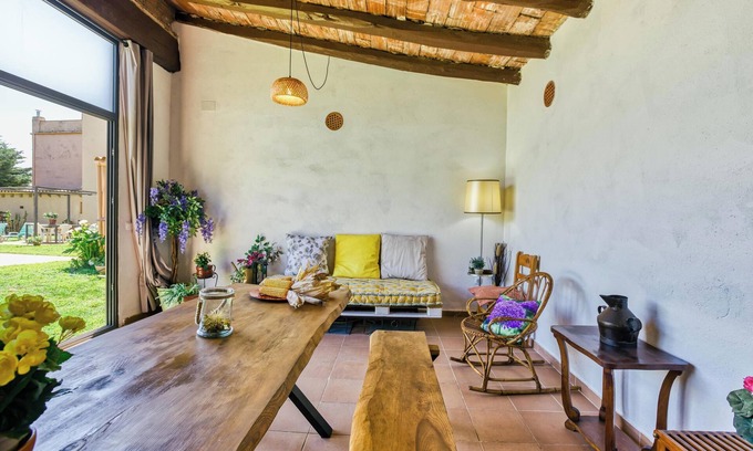 Torroella de Montgri Apartment | Holiday Home 'Castell del Montgrí Baix' with Mountain Views and Wi-Fi