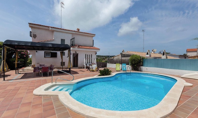 Vilanova I la Geltru House | Holiday Home 'Villa Lilia' with Sea View, Private Pool and Wi-Fi