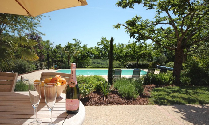 Sainte-Foy-de-Longas House | Holiday Home 'Le Forgeron' with Private Garden and Wi-Fi