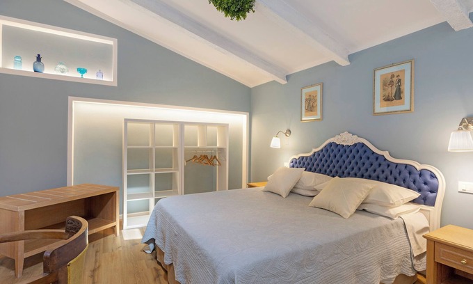 Barberino di Mugello House | Holiday Home 'Iris' with Shared Garden, Wi-Fi and Air Conditioning