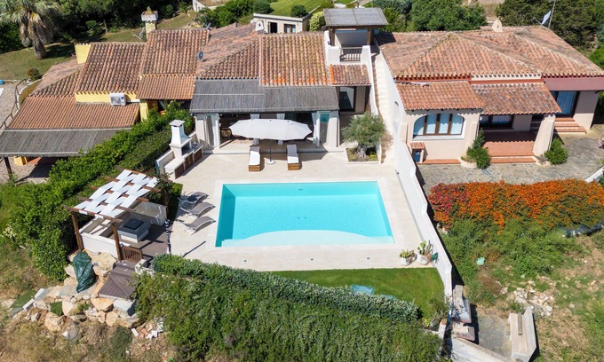 Punta De Su Turrione House | Holiday Home 'Flora Sea View' with Sea View, Wi-Fi and Air Conditioning
