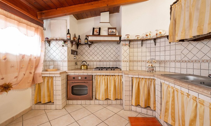 San Giovanni Suergiu House | Holiday Home 'Gaia Casa Vacanze' with Private Terrace, Balcony and Air Conditioning