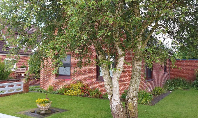Kaiser-Wilhelm-Koog House | Holiday Home 'Hadler' with Terrace, Garden and Wi-Fi