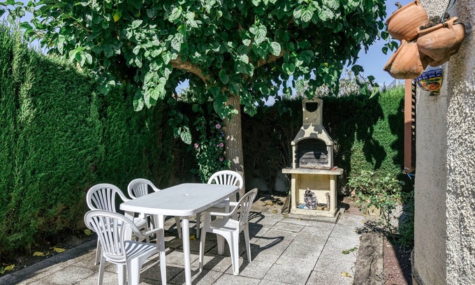 Bellcaire d'Emporda House | Holiday Home 'Casa Pepita' with Shared Pool, Private Terrace and Wi-Fi