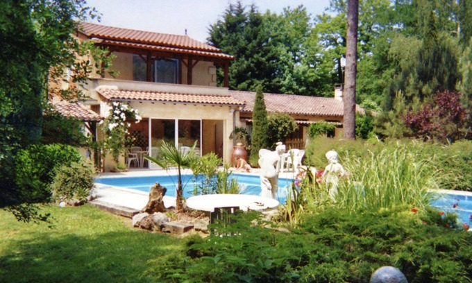 Lamonzie-Montastruc House | Holiday Home in Lamonzie-Montastruc with Garden