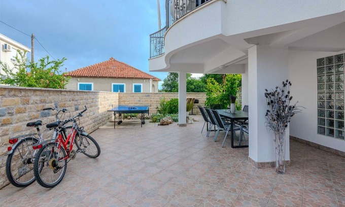 Zaton Villa | Holiday home | 6-8 persons | Quiet location | Fully equipped