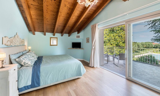 Soiano del Lago House | Holiday Home 'Abaye 3 Chianti Charm' with Lake View, Wi-Fi and Air Conditioning