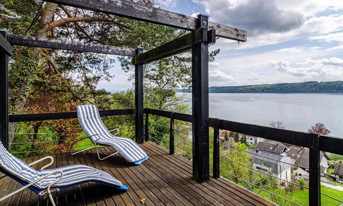 Sipplingen House | Holiday Home "Adlerhorst Über Dem Bodensee" with Panoramic Glazing, Terrace and Lake View