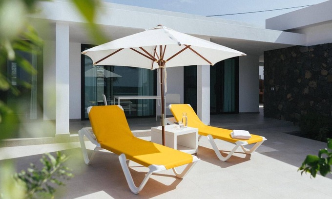 Frontera House | Holiday Home 'Agua Nueva 53' with Mountain Views, Wi-Fi and Air Conditioning