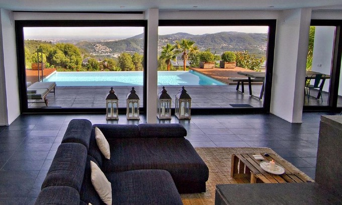 Fontpineda House | Holiday Home Alexander Plana