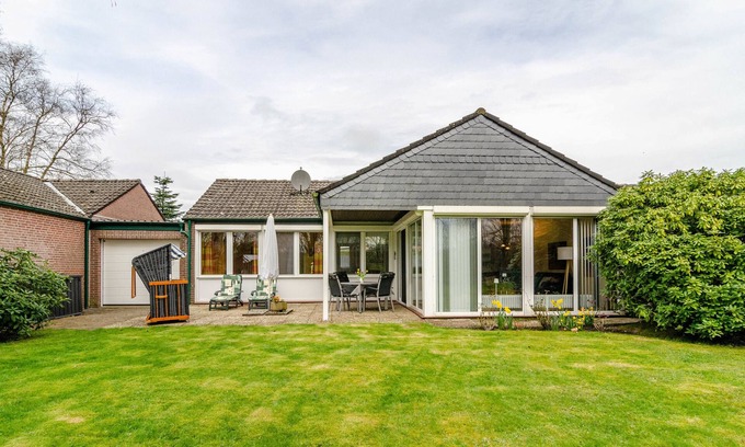 Berumbur House | Holiday Home "Am Gänsepfad" with Private Terrace, Private Garden and Wi-Fi