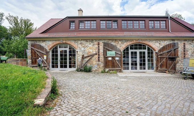 Malschwitz House | Holiday Home 'Apfelscheune Cannewitz with Private Pool, Garden and Wi-Fi