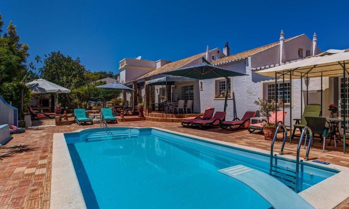 Alcalar House | Holiday Home at Portimão with Fenced Garden