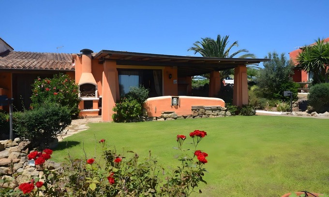 Punta De Su Turrione House | Holiday Home 'Aurora' with Private Pool, Wi-Fi and Air Conditioning