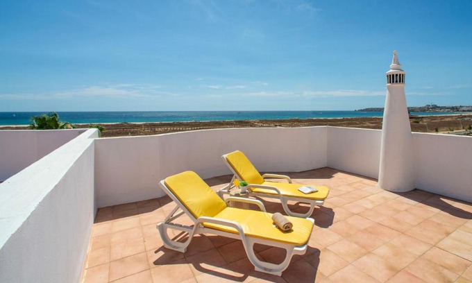 Meia Praia House | Holiday Home Baia de Cristal 1 - LGS170 by Interhome