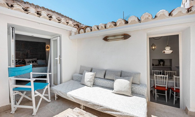 Alcaucin House | Holiday Home 'Bonita Residencia' with Private Terrace