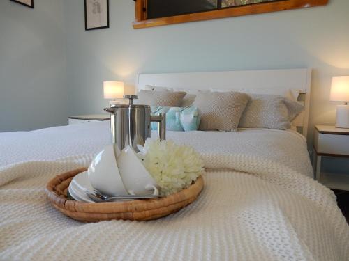 Akaroa House | Holiday home by the beach in St Helens