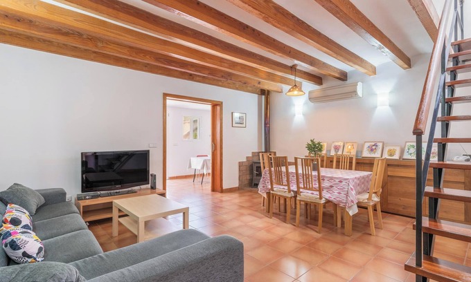 Soller Villa | Holiday Home C'as Pobres with Mountain View, Wi-Fi, A/C & Balcony