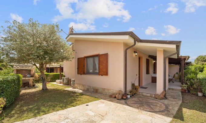 Sant'Anna Arresi House | Holiday Home 'Casa Camilla' with Private Terrace, Private Garden and Air Conditioning