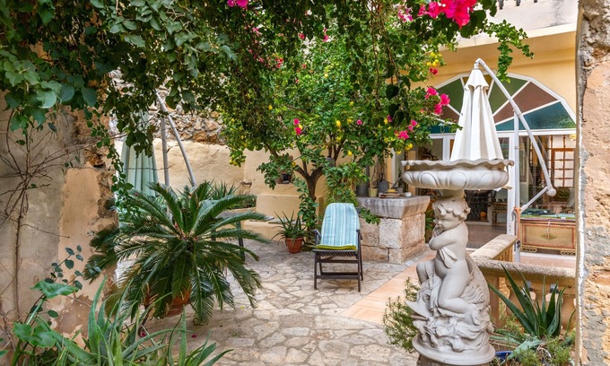 Sencelles House | Holiday Home 'Ca Na Pereta' with Private Terrace, Private Garden and Wi-Fi