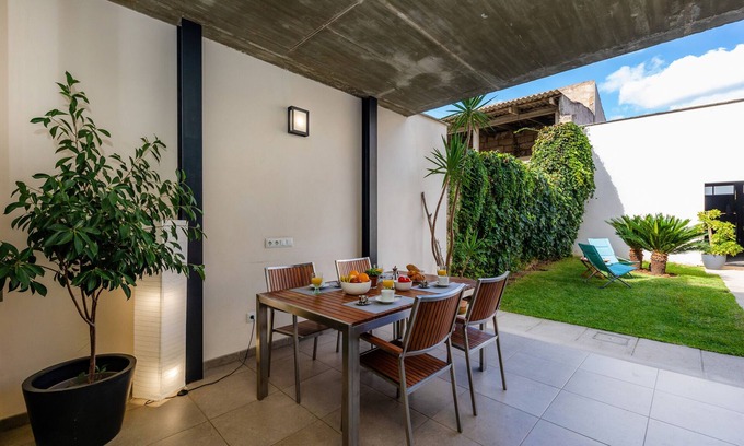 Sa Pobla House | Holiday Home "Ca Na Xisca" with Terraces & Wi-Fi