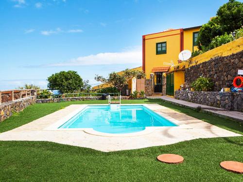 Montijos House | Holiday Home Camino La Candelaria-2 by Interhome